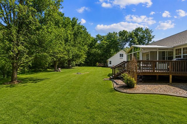 51 Larkspur Ct, Tullahoma, TN 37388