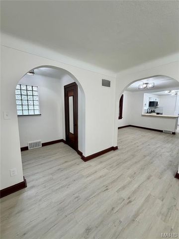 6707 Perry Avenue, St Louis, MO 63121