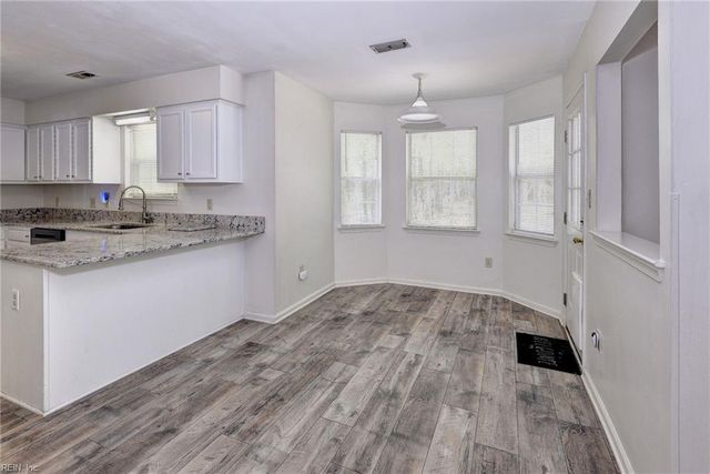 1565 Winthrope DR, Newport News, VA 23602