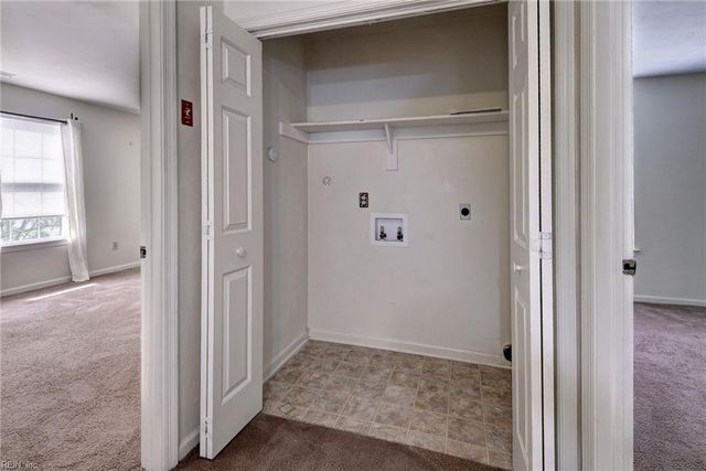 1565 Winthrope DR, Newport News, VA 23602