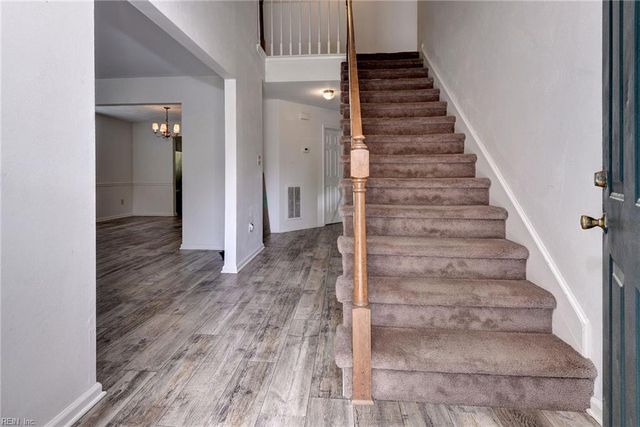 1565 Winthrope DR, Newport News, VA 23602