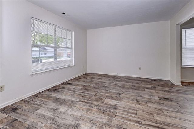 1565 Winthrope DR, Newport News, VA 23602