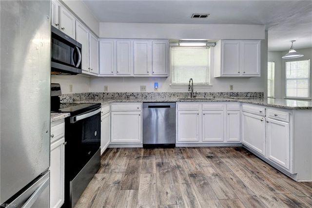 1565 Winthrope DR, Newport News, VA 23602