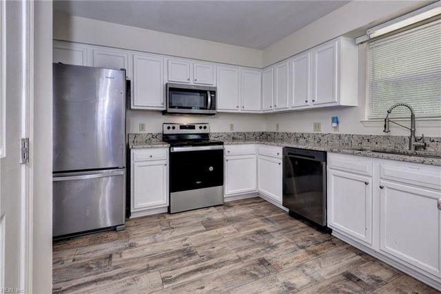 1565 Winthrope DR, Newport News, VA 23602