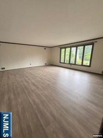 382 4th Avenue, Westwood, NJ 07675