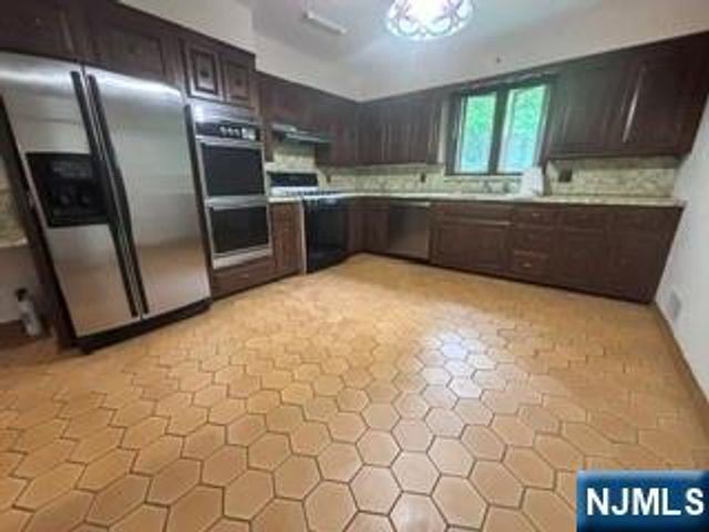 382 4th Avenue, Westwood, NJ 07675
