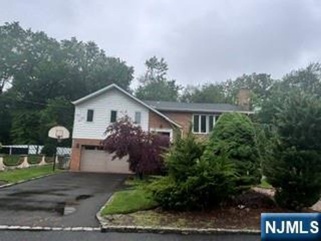 382 4th Avenue, Westwood, NJ 07675