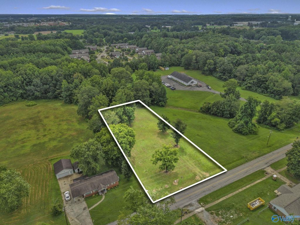 1817 Hine Street South, Athens, AL 35611