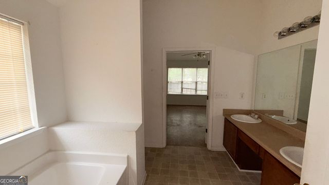 65 Lakeridge Ct, Covington, GA 30016
