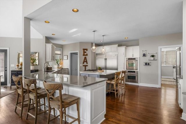 11302 W 140th Terrace, Overland Park, KS 66221