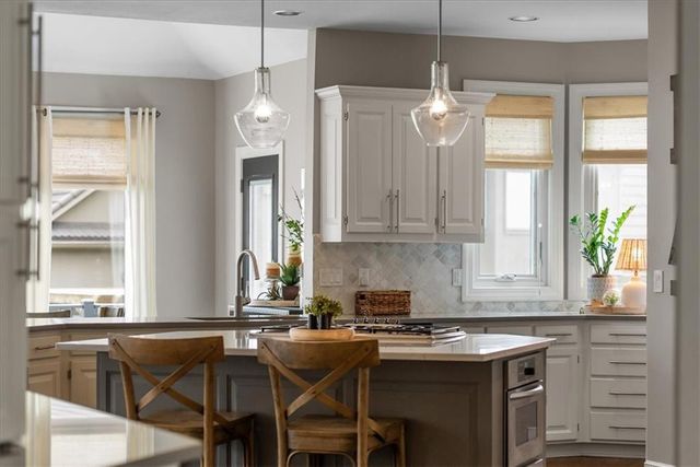 11302 W 140th Terrace, Overland Park, KS 66221