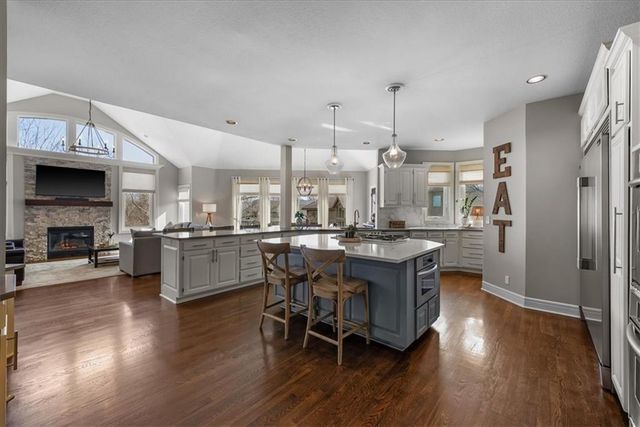 11302 W 140th Terrace, Overland Park, KS 66221