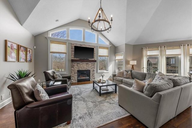 11302 W 140th Terrace, Overland Park, KS 66221