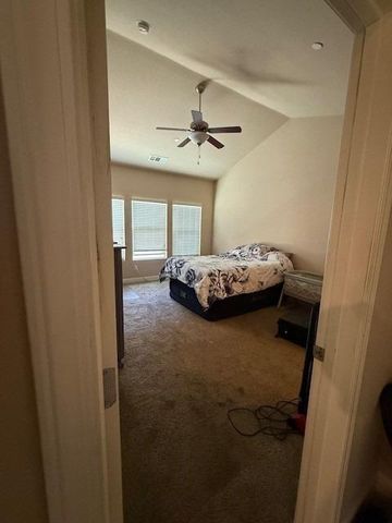 3725 W Clinton Avenue, Visalia, CA 93291