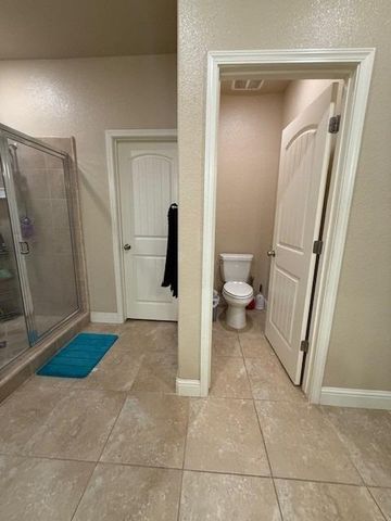 3725 W Clinton Avenue, Visalia, CA 93291