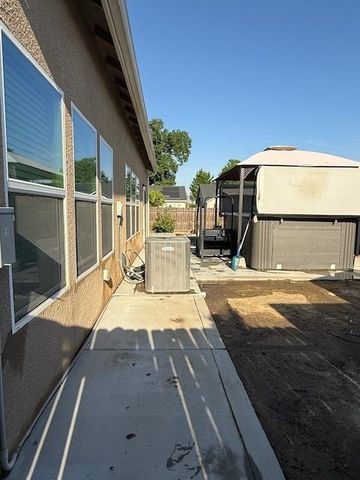 3725 W Clinton Avenue, Visalia, CA 93291