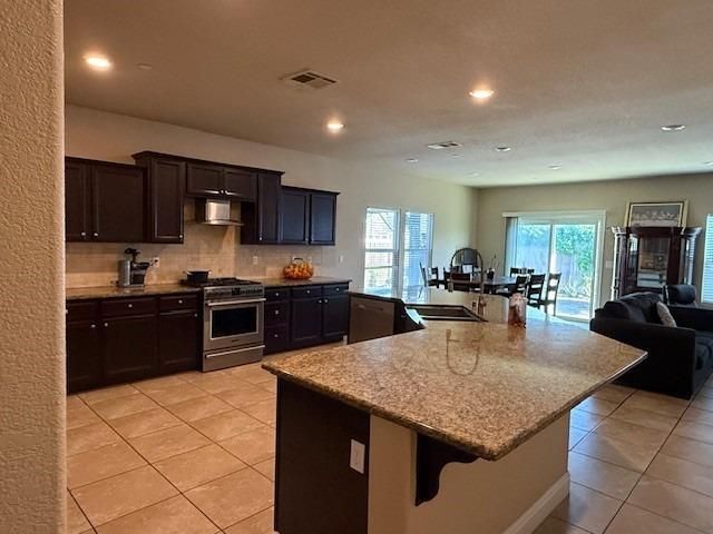 3725 W Clinton Avenue, Visalia, CA 93291