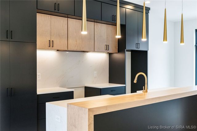 103 Howard Lane, Jeffersonville, IN 47130