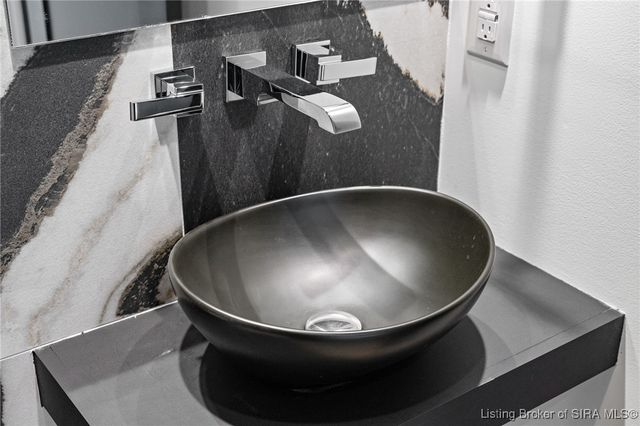 103 Howard Lane, Jeffersonville, IN 47130