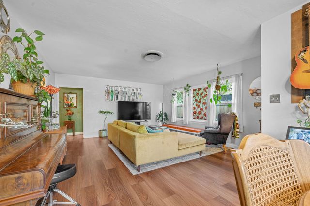 2325 Barnett Street, Bakersfield, CA 93308