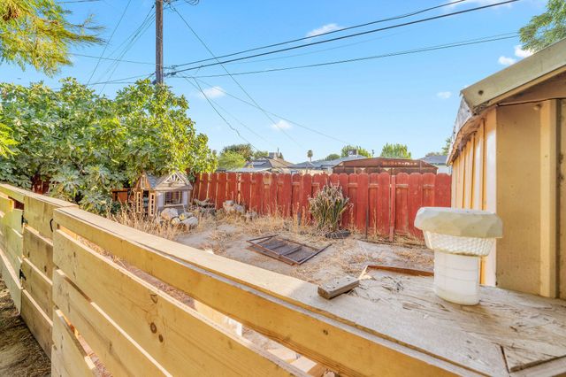 2325 Barnett Street, Bakersfield, CA 93308