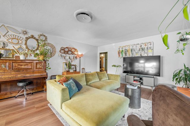 2325 Barnett Street, Bakersfield, CA 93308