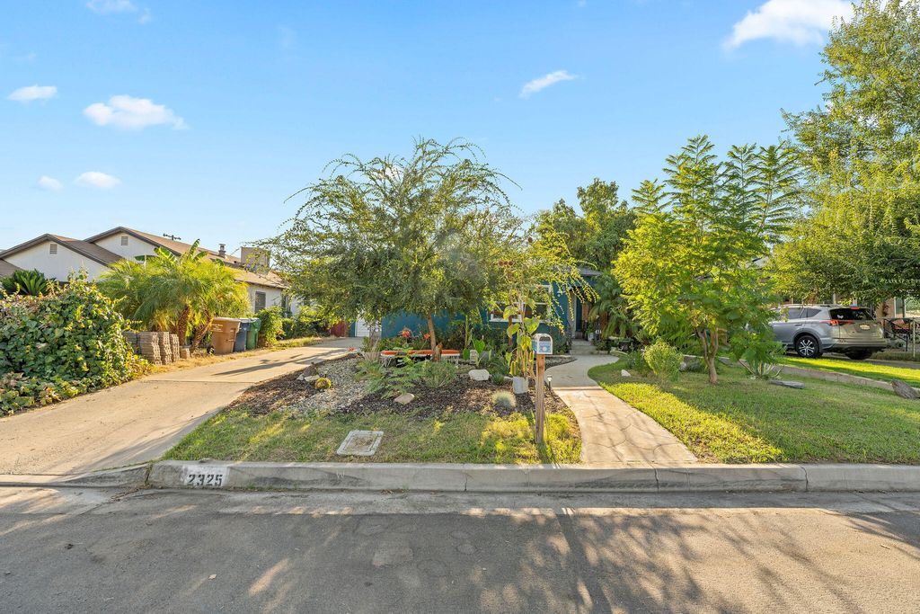 2325 Barnett Street, Bakersfield, CA 93308