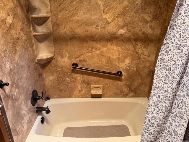 77 PYRENEES WAY, Hot Springs Village, AR 71909