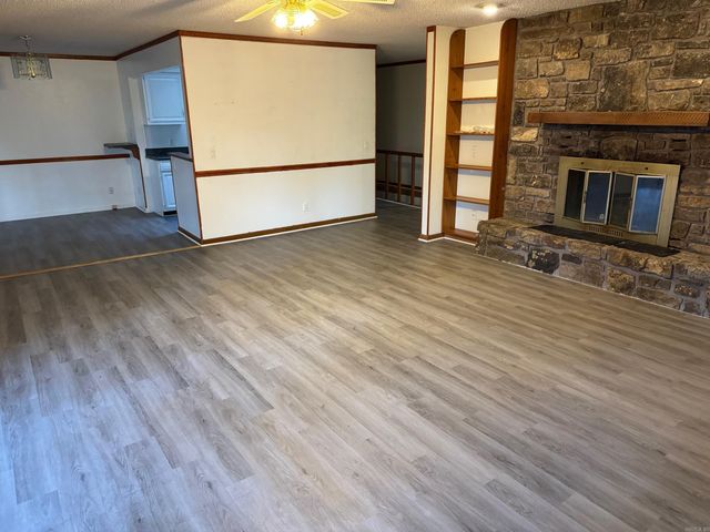 77 PYRENEES WAY, Hot Springs Village, AR 71909