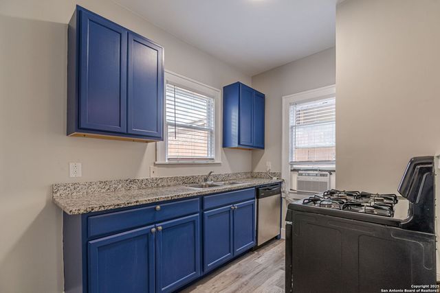 1805 N Flores St Apt 2, San Antonio, TX 78212