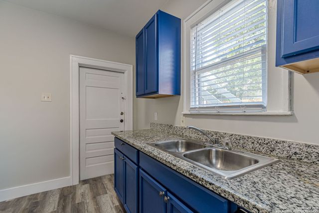 1805 N Flores St Apt 2, San Antonio, TX 78212