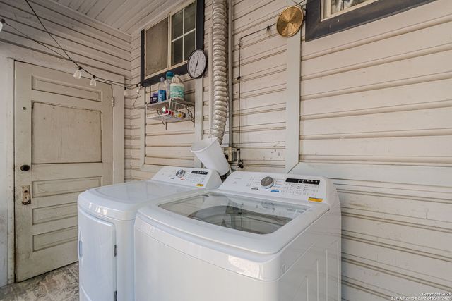 1805 N Flores St Apt 2, San Antonio, TX 78212