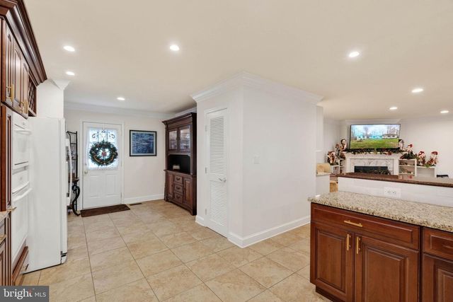 11049 NEWOOD DR, Manassas, VA 20111