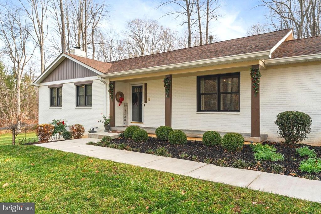 11049 NEWOOD DR, Manassas, VA 20111