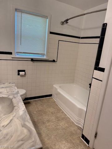 50 Peters LN, Newport News, VA 23606