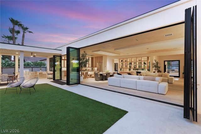 2401 Driftwood Drive, Las Vegas, NV 89107