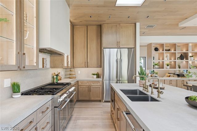 2401 Driftwood Drive, Las Vegas, NV 89107
