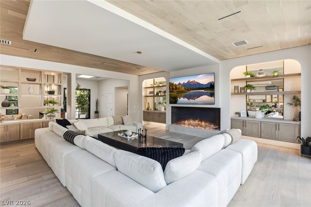 2401 Driftwood Drive, Las Vegas, NV 89107