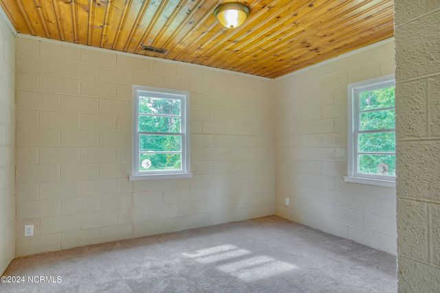 705 Riggs Road, Hubert, NC 28539