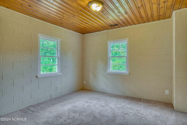 705 Riggs Road, Hubert, NC 28539
