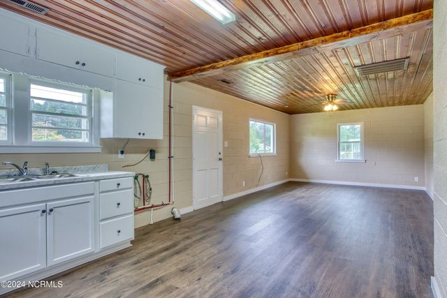 705 Riggs Road, Hubert, NC 28539