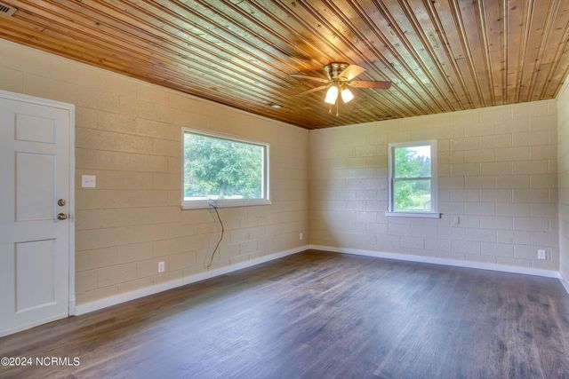705 Riggs Road, Hubert, NC 28539