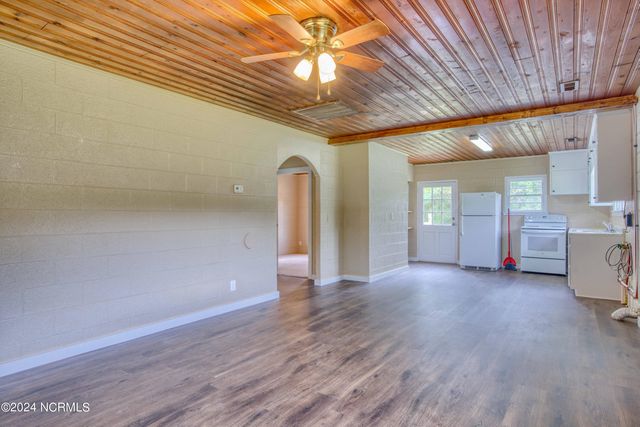 705 Riggs Road, Hubert, NC 28539