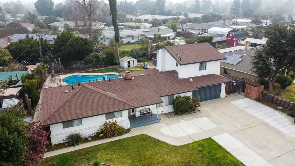 Image 1 of property listing at 925 S Purdue Avenue, Fresno, CA 93727