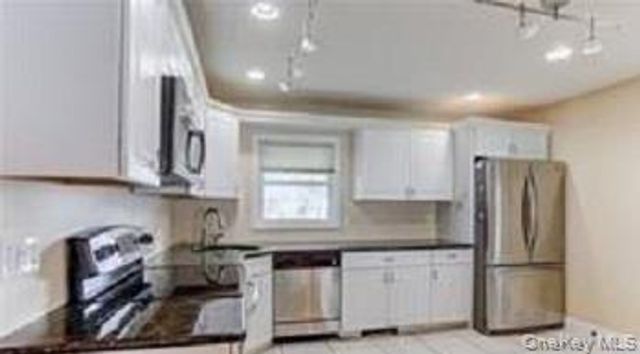 33 Robin, Levittown, NY 11756