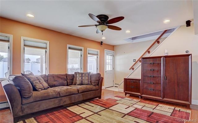 33 Robin, Levittown, NY 11756