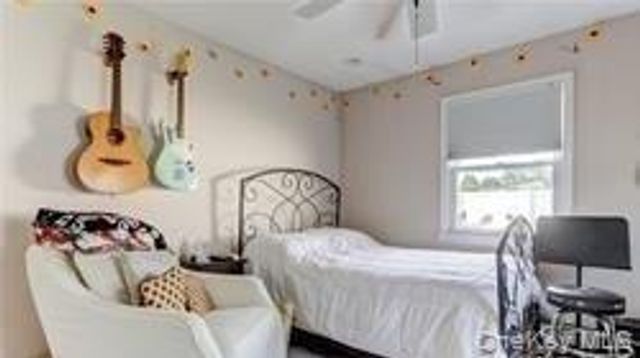 33 Robin, Levittown, NY 11756