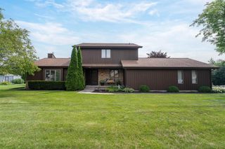 945 ELMWOOD DRIVE, Menasha, WI 54952