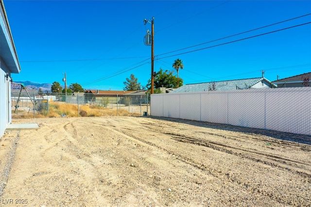 931 Lone Pine Road, Pahrump, NV 89048