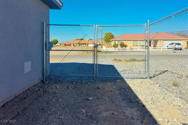 931 Lone Pine Road, Pahrump, NV 89048